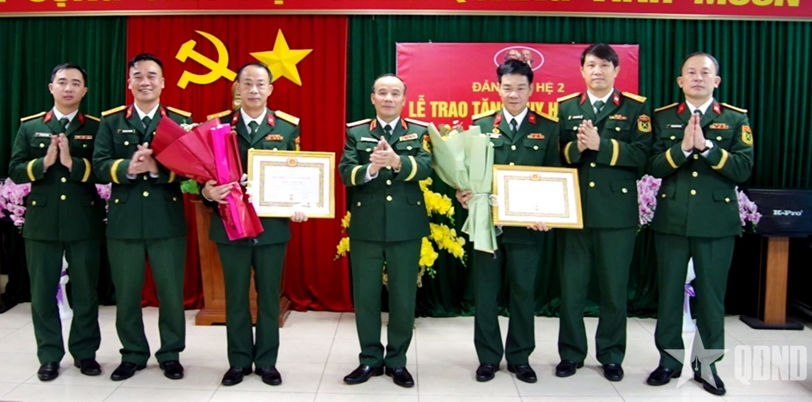 Đảng bộ Hệ 2, Học viện Chính trị tổ chức Lễ trao Huy hiệu Đảng