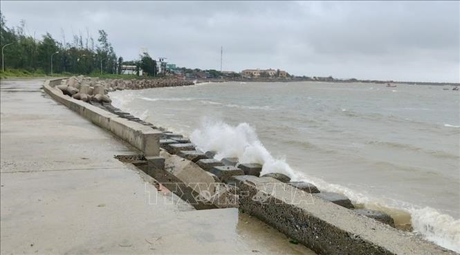 B&atilde;o số 4 đổi hướng Đ&ocirc;ng Nam, tr&ecirc;n khu vực Nam vịnh Bắc Bộ