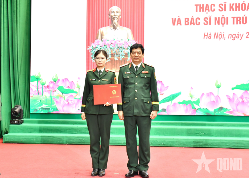 Nữ thủ khoa bác sĩ nội trú chinh phục ước mơ