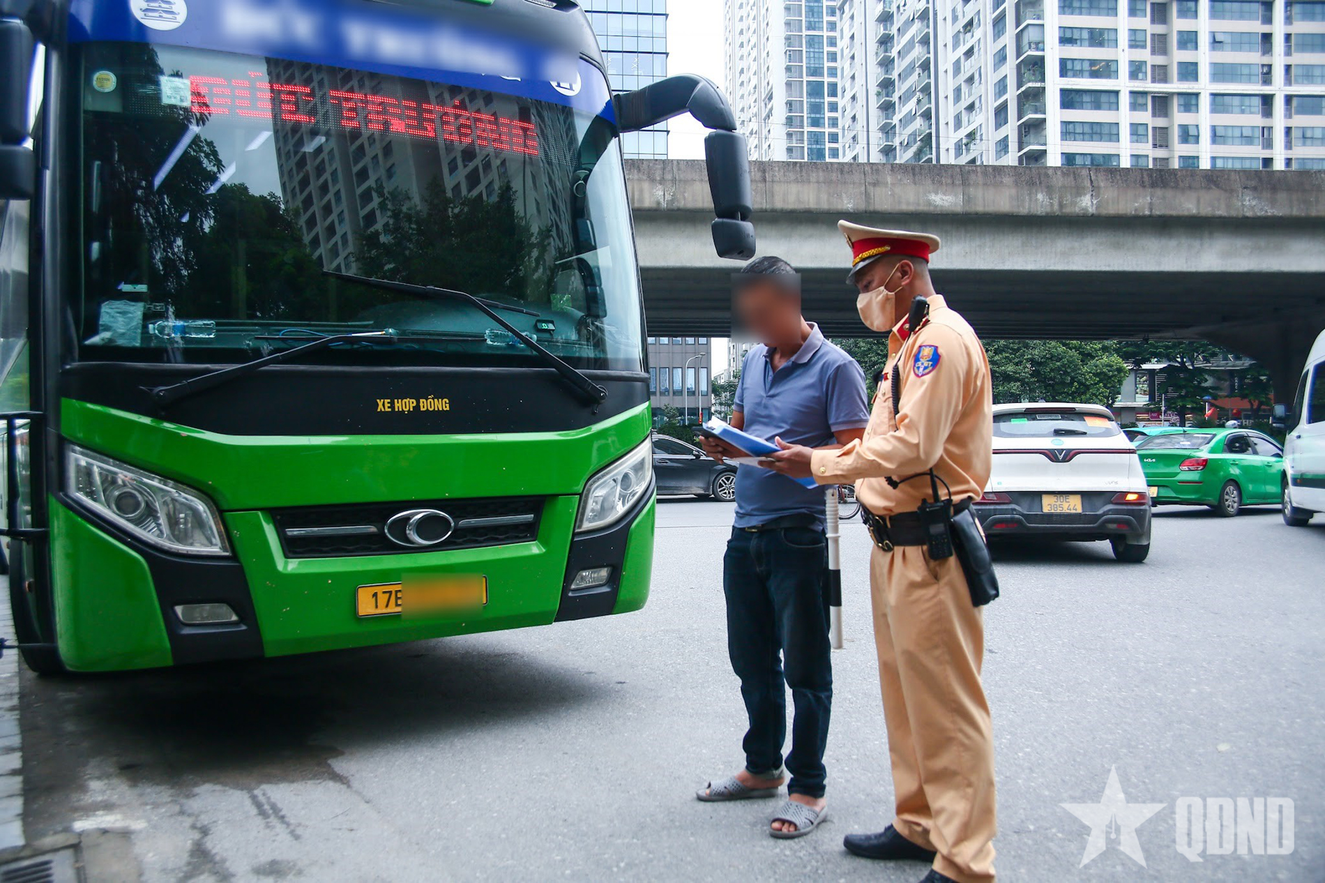 Hà Nội: Đồng loạt ra quân tổng kiểm soát phương tiện kinh doanh vận tải