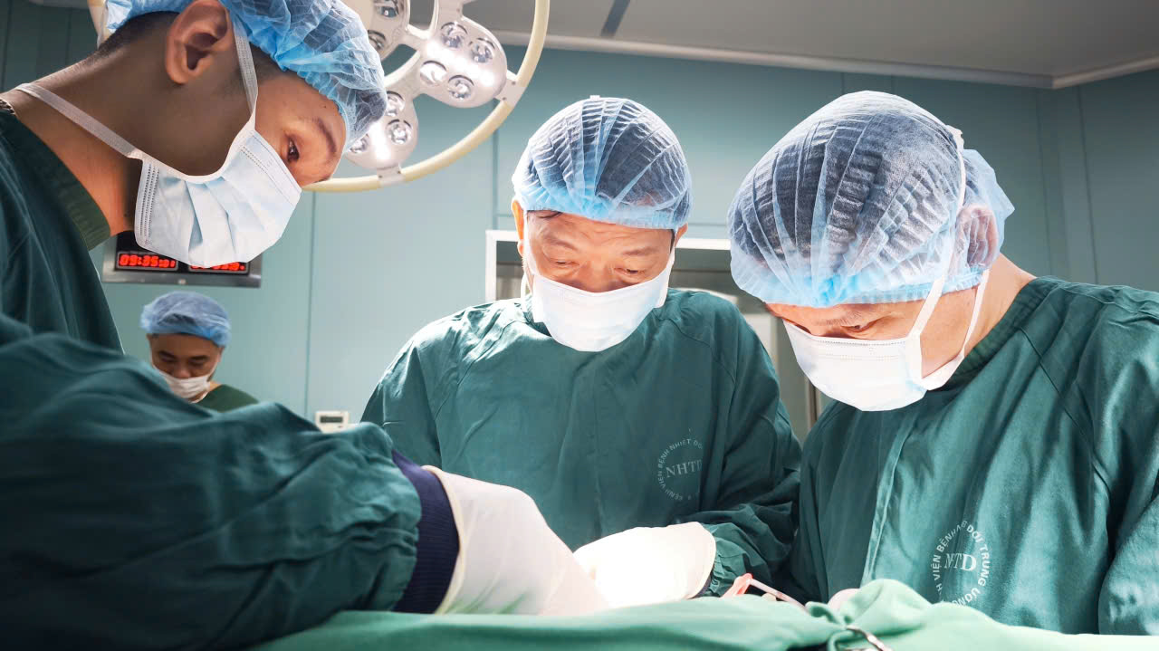 Cứu sống người phụ nữ bị tai nạn giao thông nghiêm trọng