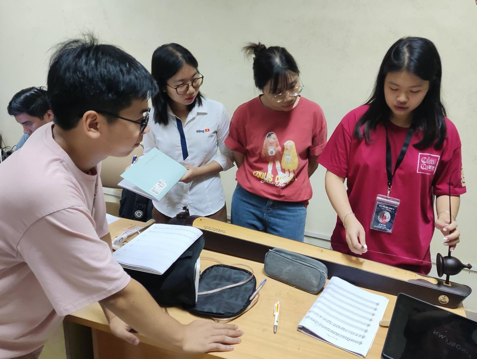 Thánh thót tiếng đàn bầu, ngân nga nhịp đàn tranh