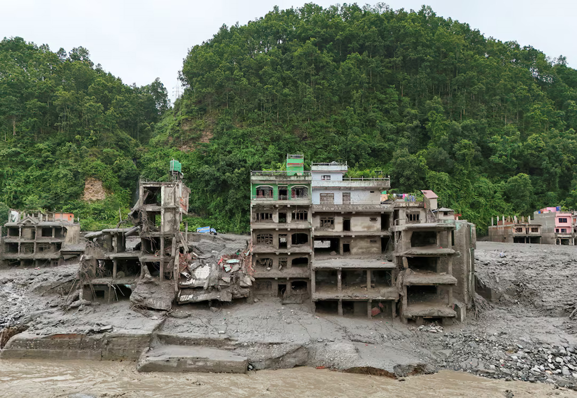 Hơn 1.300 người mất tích do lũ quét ở Nepal, Trung Quốc