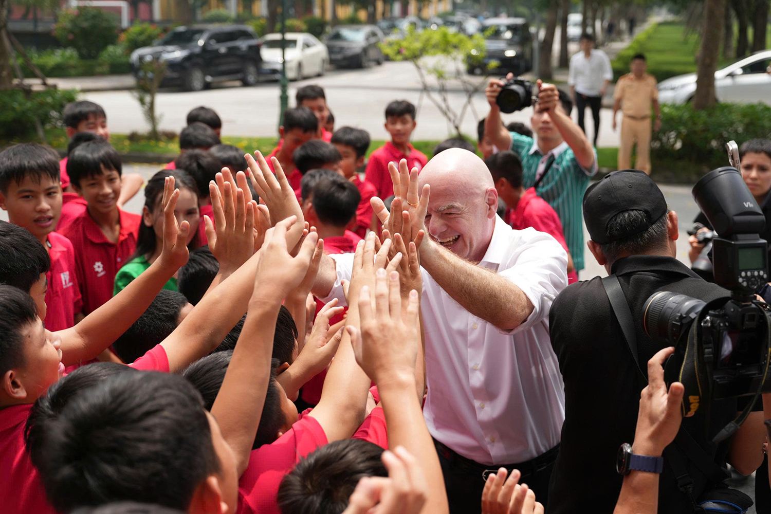 Chủ tịch FIFA Infantino thăm Trung tâm Đào tạo bóng đá trẻ và Khu liên hợp thể thao PVF
