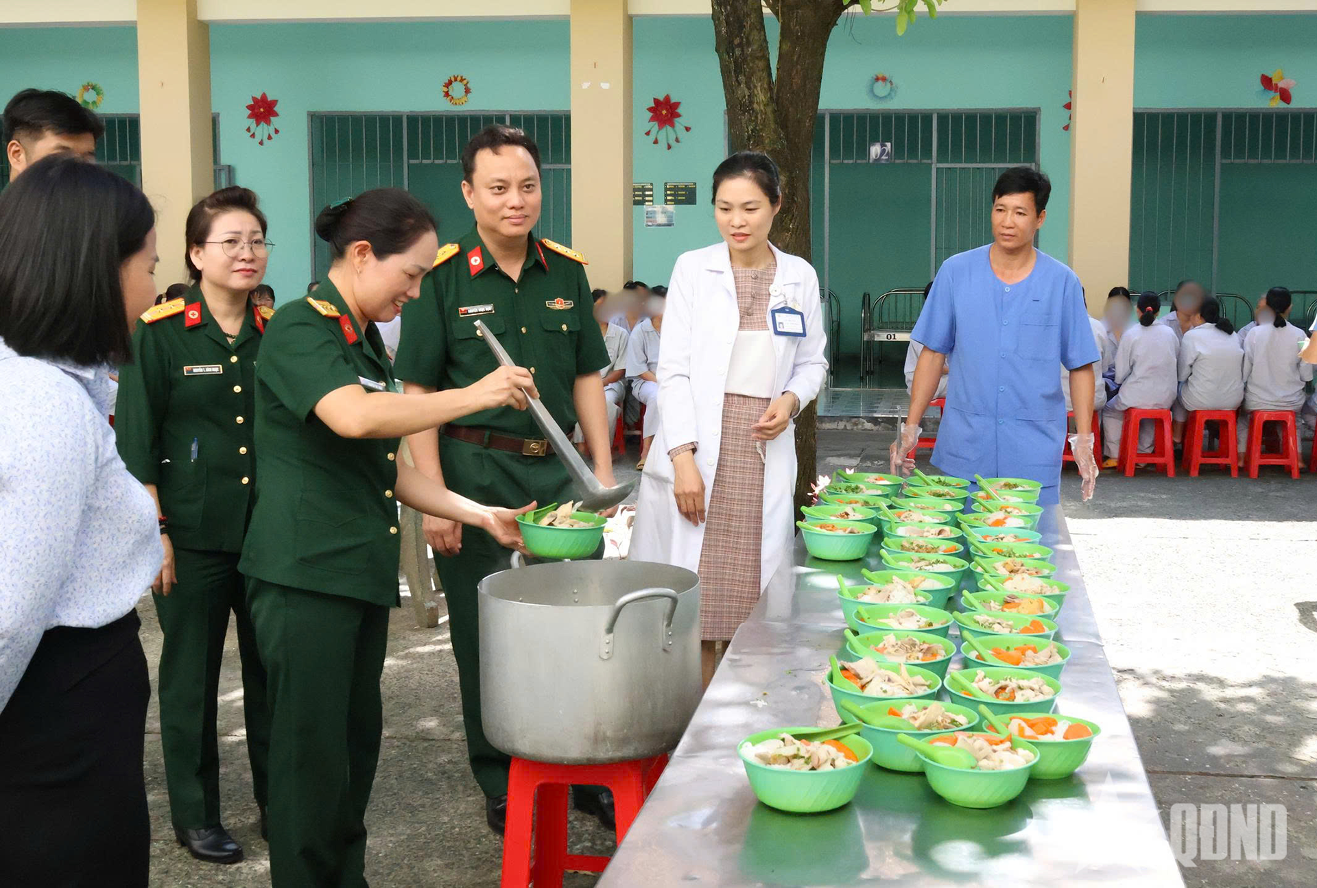 Bệnh viện Quân y 4 lan tỏa nghĩa tình từ “Bữa ăn yêu thương”