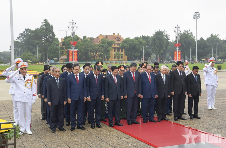 Lãnh đạo Đảng, Nhà nước vào Lăng viếng Chủ tịch Hồ Chí Minh và dâng hương tưởng niệm các anh hùng liệt sĩ