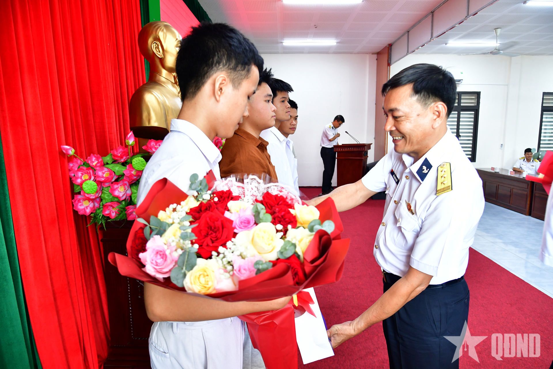 Lữ đoàn 171 gặp mặt, động viên học sinh thi đỗ vào các trường Hải quân