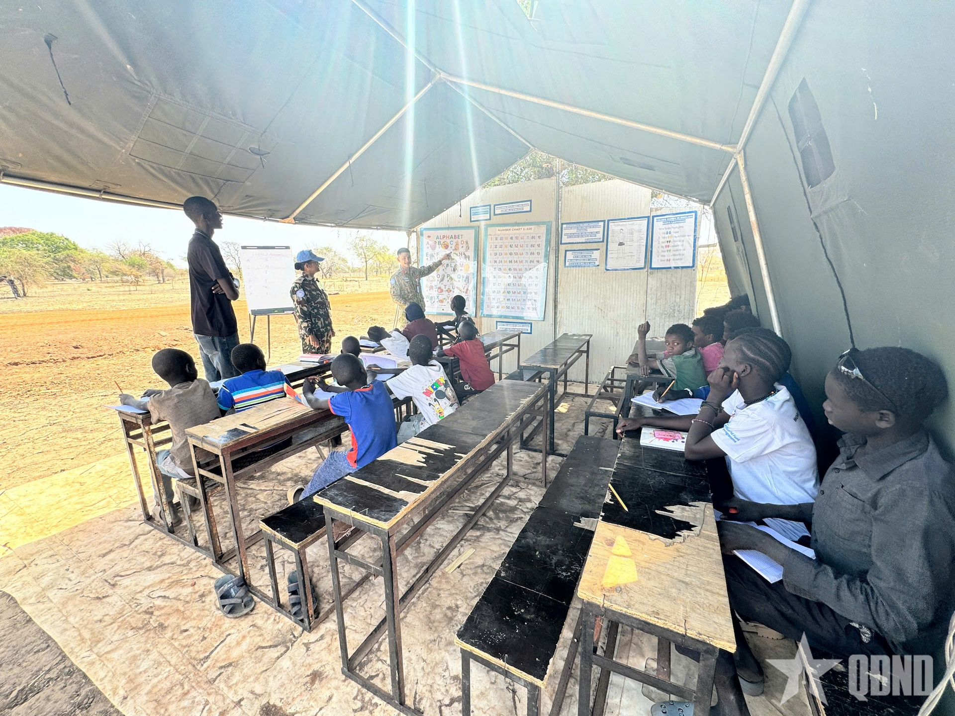 Lớp học chữ ở làng Tajalei, Abyei