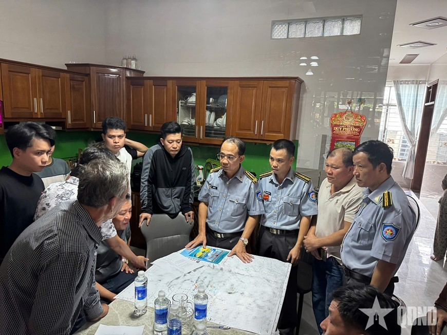 Chi đội Kiểm ngư số 3 thăm hỏi gia đình ngư dân gặp nạn