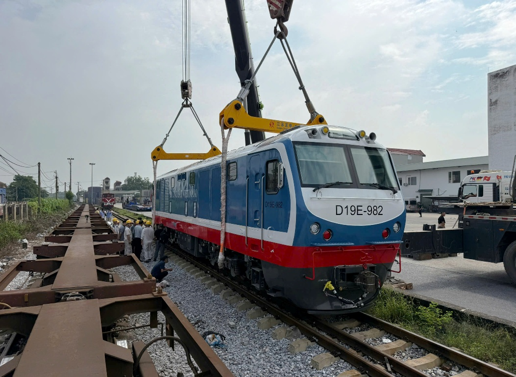 Đường sắt Việt Nam tiếp nhận lô đầu máy diesel thế hệ mới