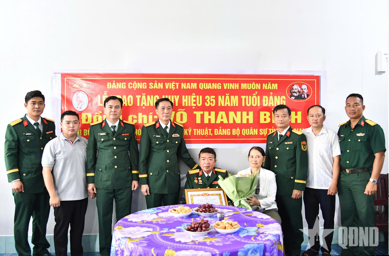 Đảng ủy Quân sự tỉnh An Giang: Tổ chức trao Huy hiệu 35 năm, 30 năm tuổi Đảng  