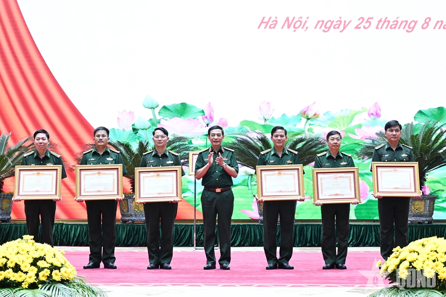 Bản tin tổng hợp tuần: Tôn vinh các mô hình, chương trình, phong trào Bộ đội Biên phòng tham gia xây dựng khu vực biên giới vững mạnh

