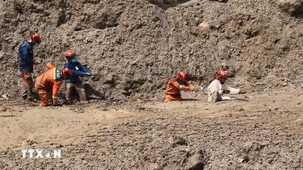 Lũ quét tại Nepal và Trung Quốc: Lập trạm liên lạc khẩn cấp gần biên giới hai nước