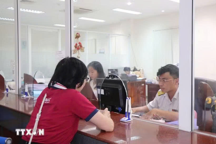 Giảm 30% thuế thu nhập trong hai năm cho cá nhân, doanh nghiệp có doanh thu không quá 10 tỷ đồng