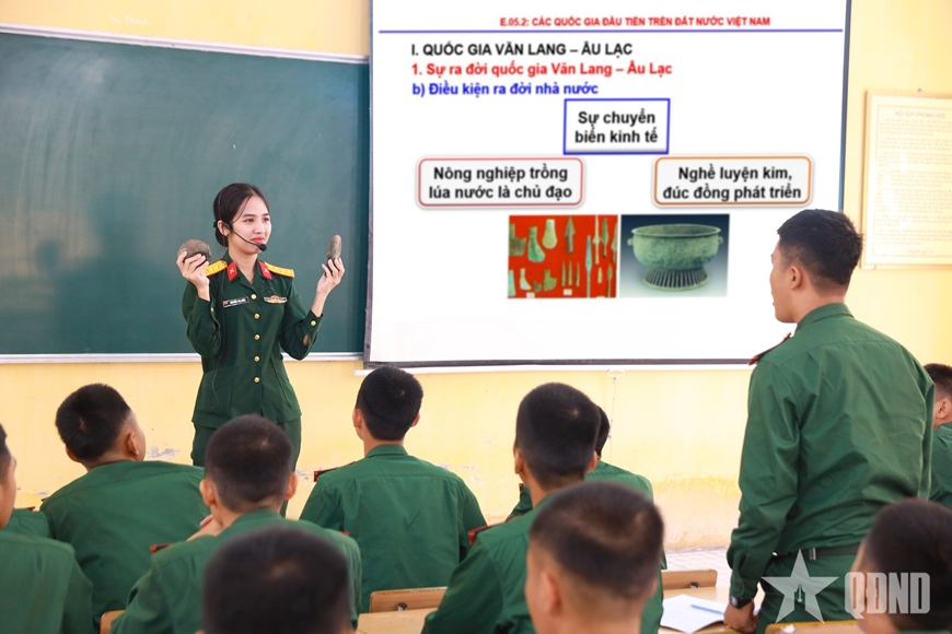 Dự thảo điều kiện xét chức danh sĩ quan chuyên môn-kỹ thuật-nghiệp vụ đối với nữ giảng viên không thể đi thực tế