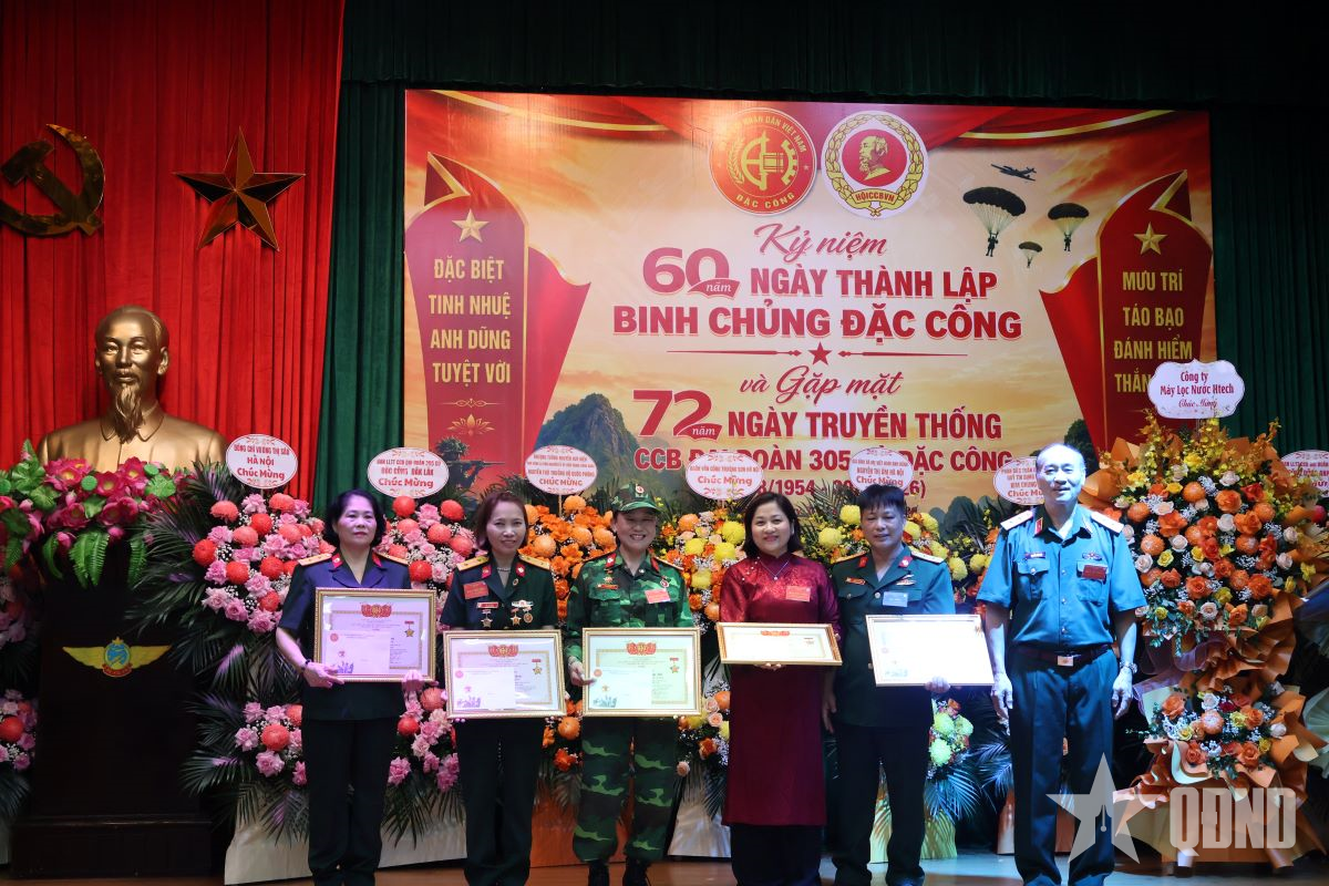 Gặp mặt truyền thống cựu chiến binh Đại đoàn 305 Dù - Đặc công
