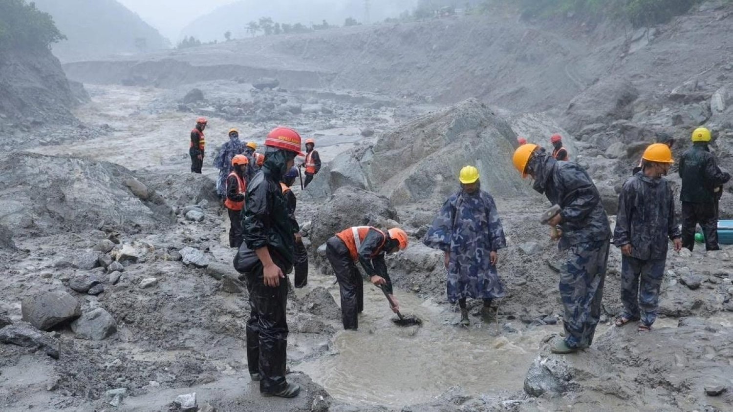 Nguy cơ lũ chồng lũ cản trở công tác cứu hộ ở Nepal