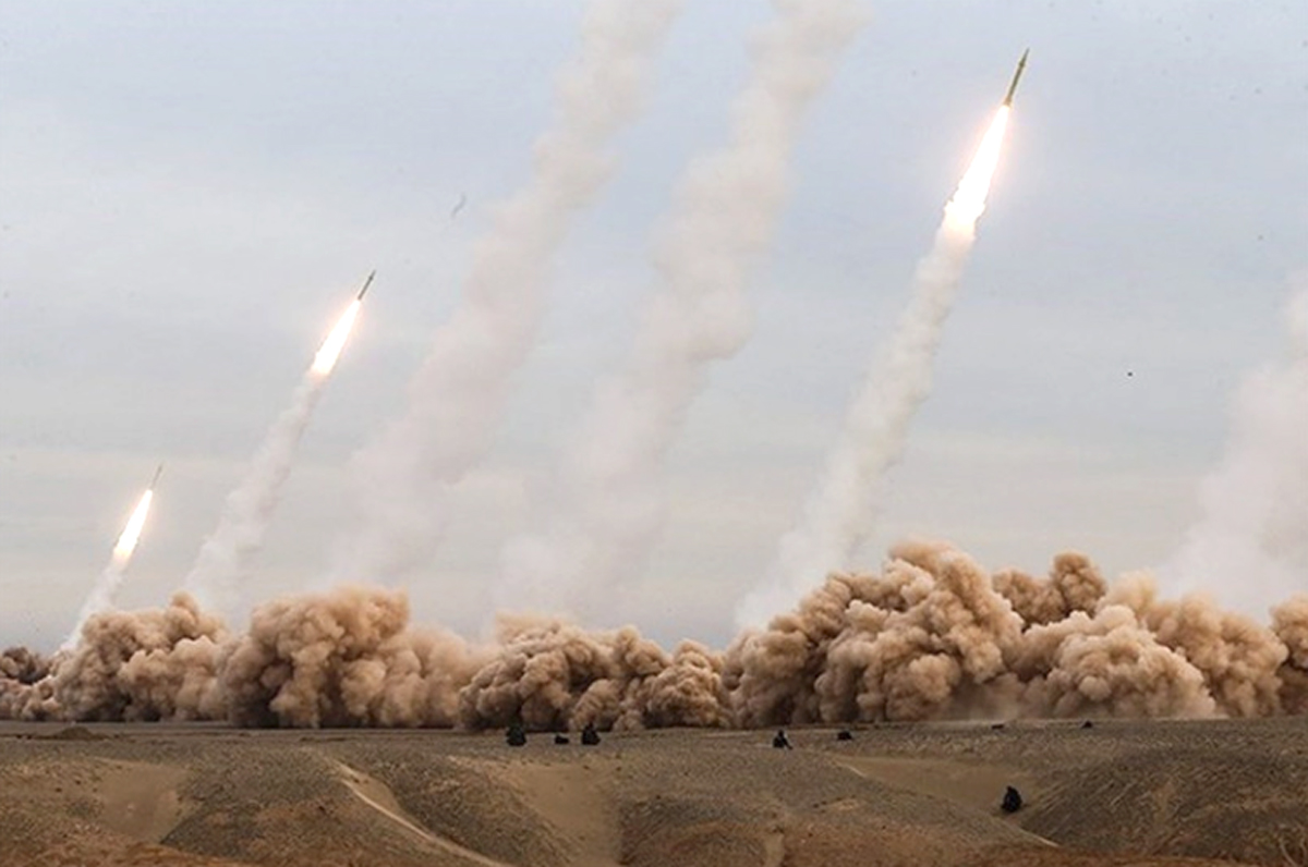 Iran phóng tên lửa tấn công các căn cứ của Mỹ tại Jordan và UAE