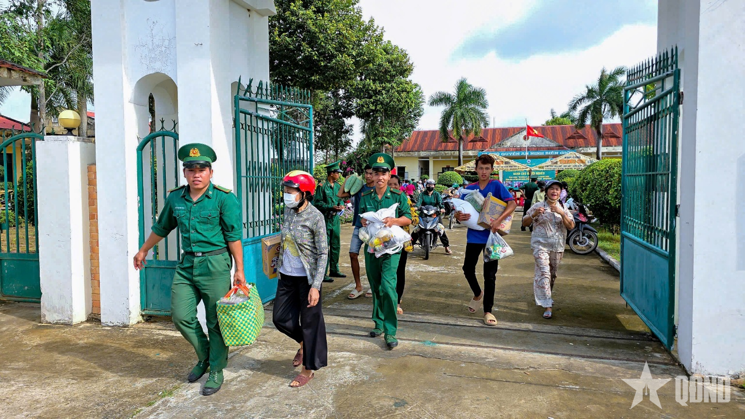Cần Thơ: “Gian hàng 0 đồng” ấm tình quân dân