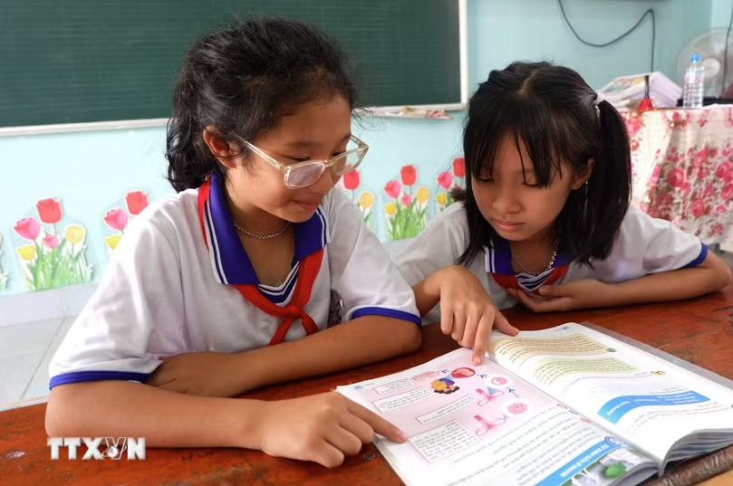 Thủ tướng L&ecirc; Minh Hưng y&ecirc;u cầu r&agrave; so&aacute;t, thực hiện đầy đủ chế độ đối với học sinh thuộc diện ch&iacute;nh s&aacute;ch, kh&oacute; khăn