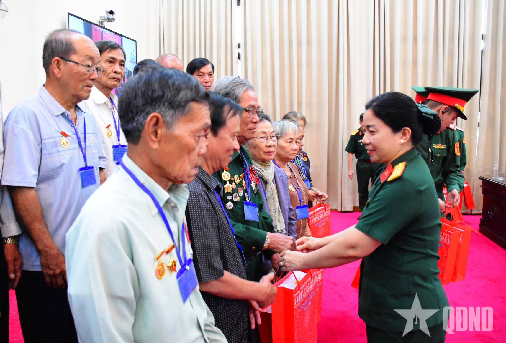 Tri ân những cống hiến của thế hệ đi trước