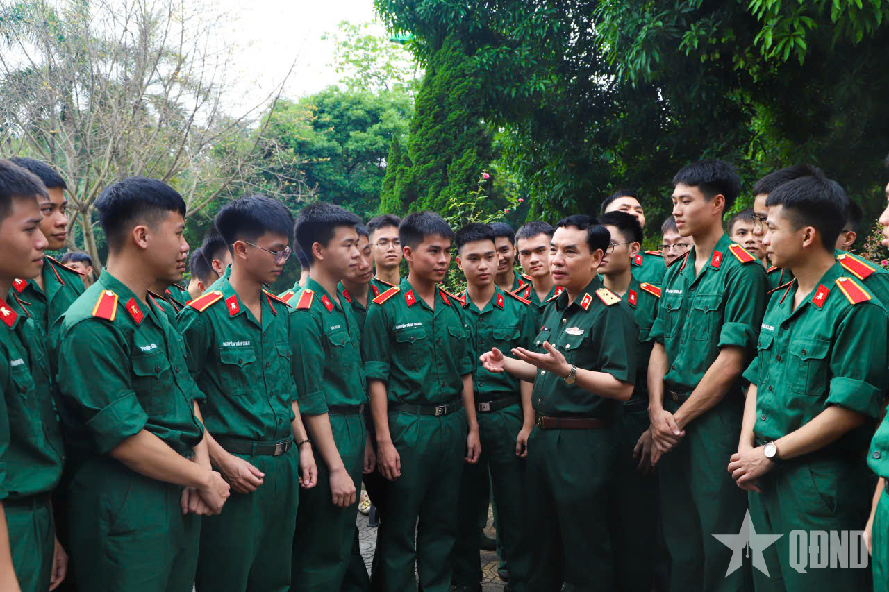 Đào tạo tinh hoa, phấn đấu làm chủ công nghệ kỹ thuật quân sự hiện đại