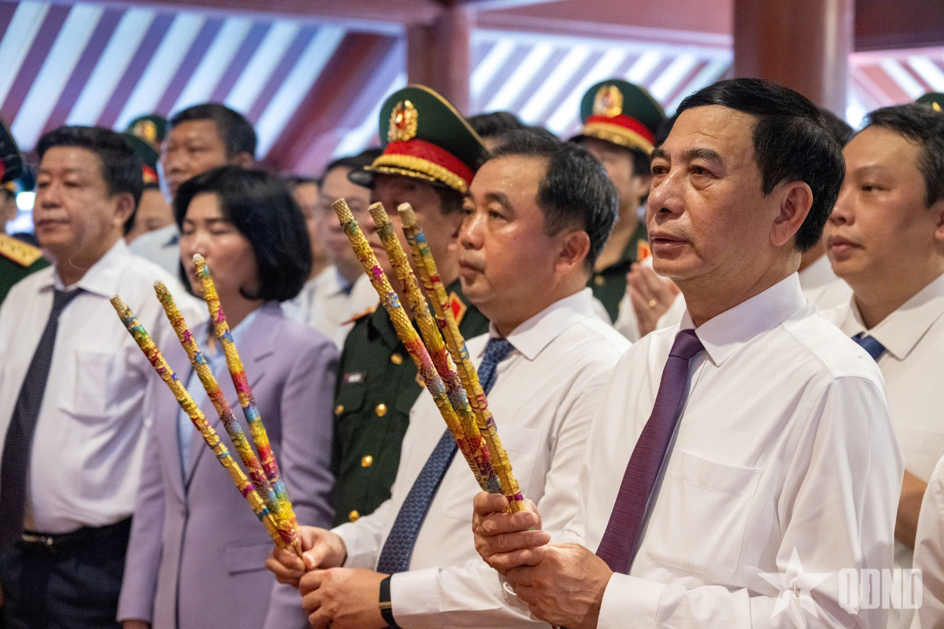 Đại tướng Phan Văn Giang dâng hương tưởng nhớ Chủ tịch Hồ Chí Minh