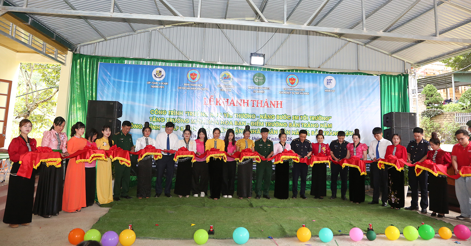 Niềm vui bên điểm trường mới