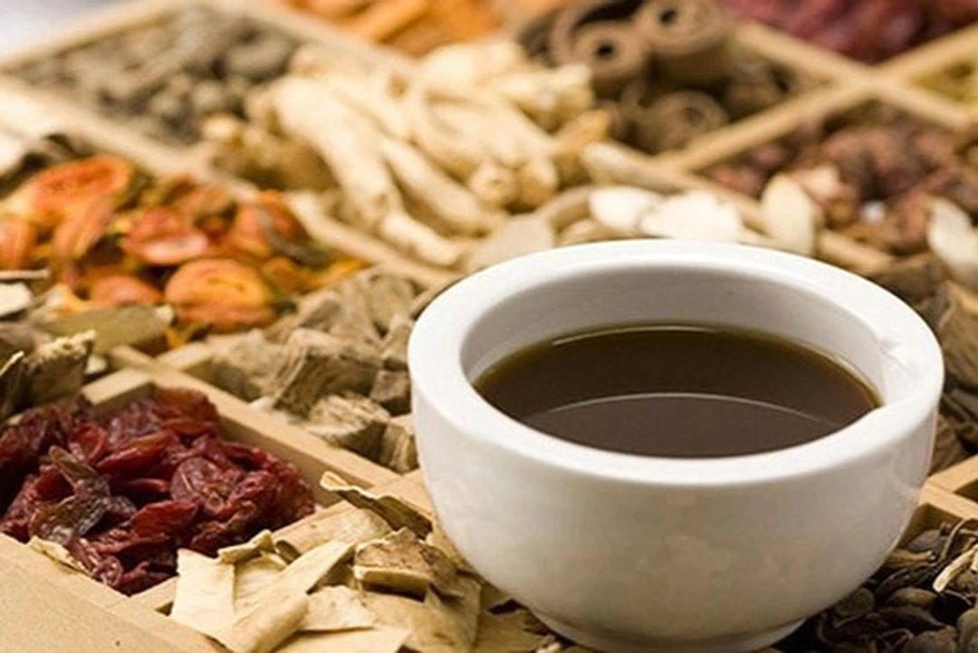 Nguy kịch do mua thuốc Nam trên mạng uống kéo dài