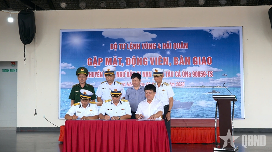 Gặp mặt, động viên 32 ngư dân tàu cá QNa-90859-TS gặp nạn trên biển