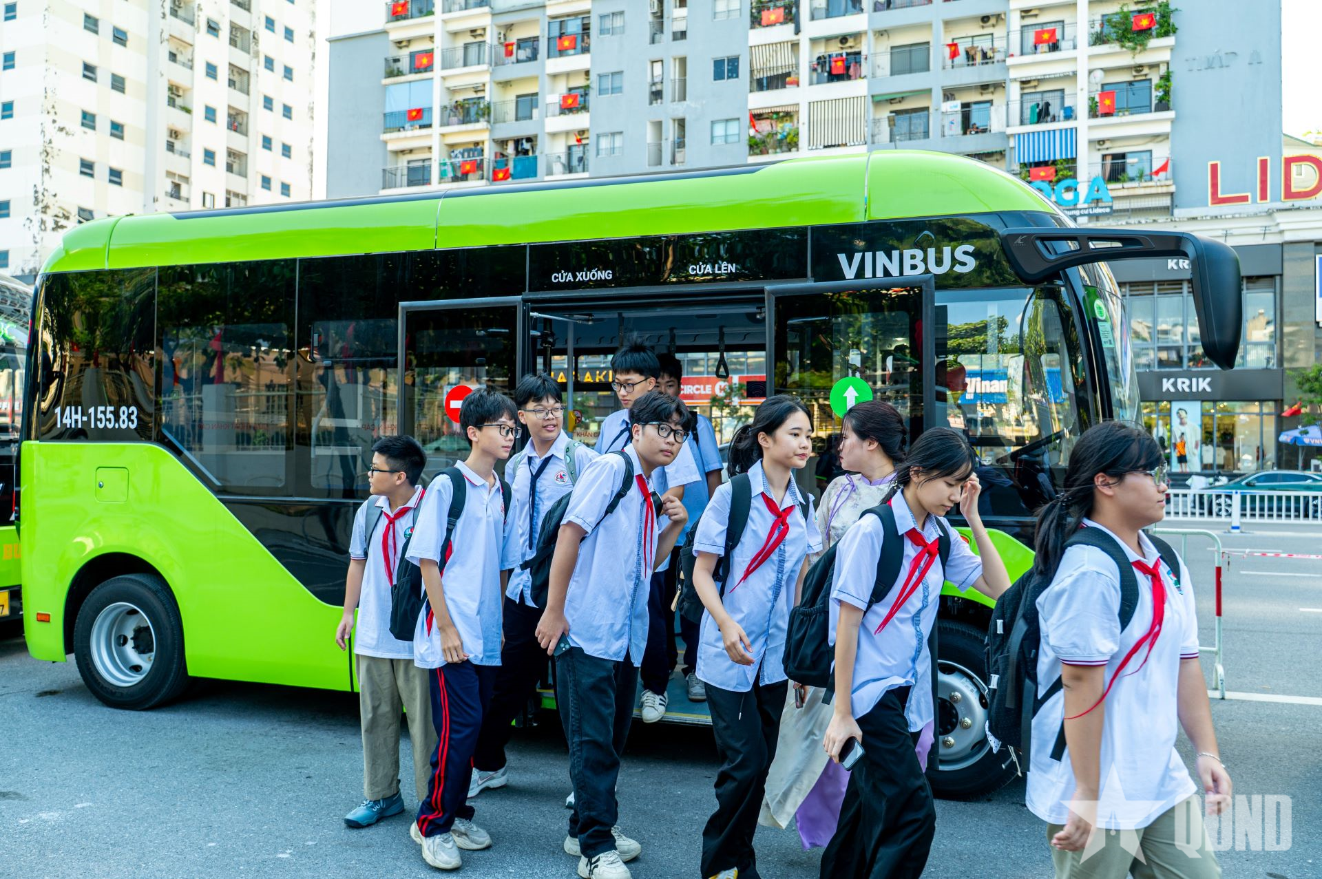 Quảng Ninh triển khai xe bus điện miễn phí đưa đón học sinh đến trường