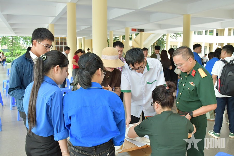Học viện Kỹ thuật Quân sự tổ chức nhập học cho học viên quân sự