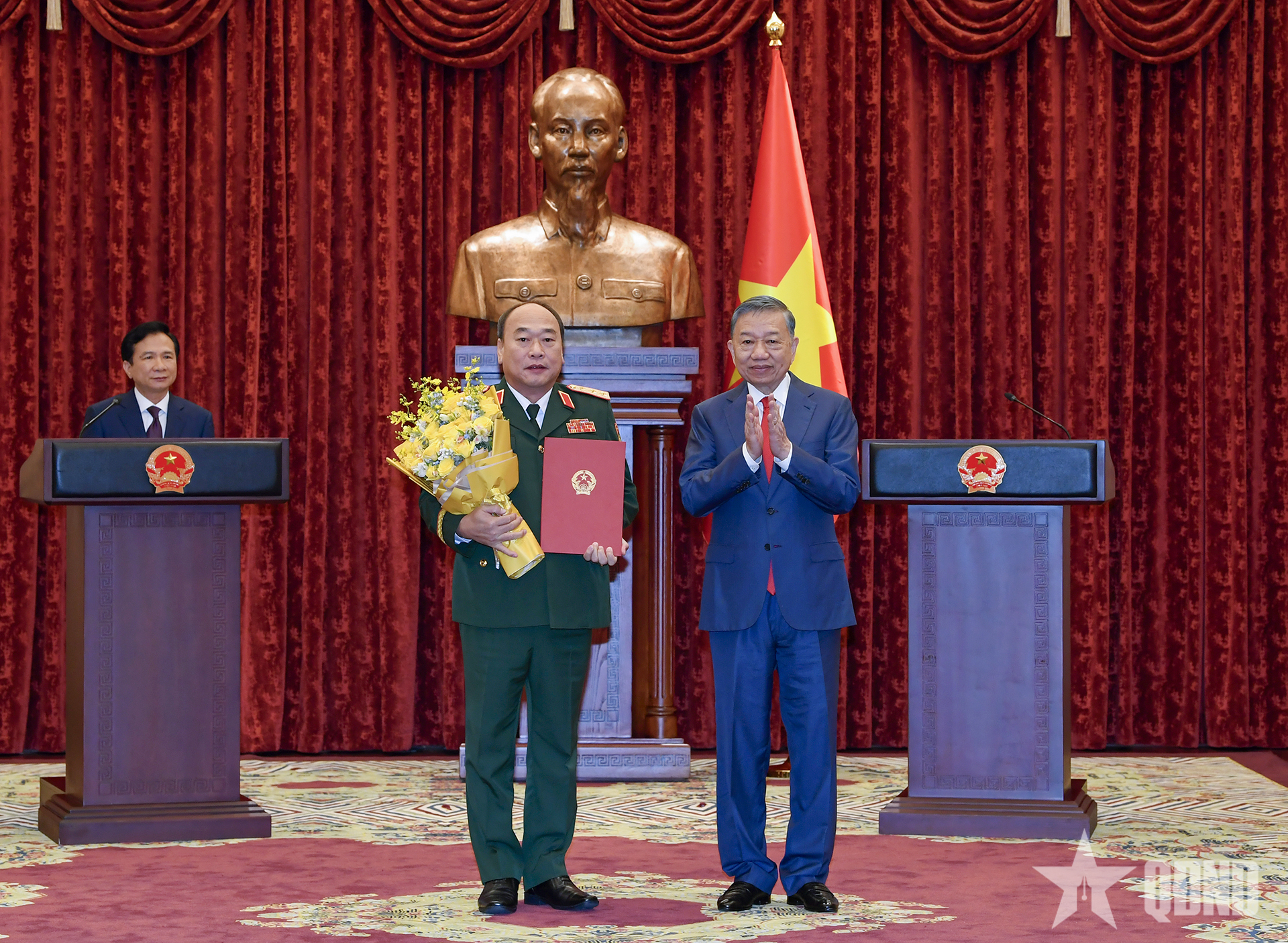 Tổng Bí thư, Chủ tịch nước Tô Lâm trao quyết định thăng cấp bậc quân hàm Thượng tướng đối với đồng chí Lê Quang Đạo