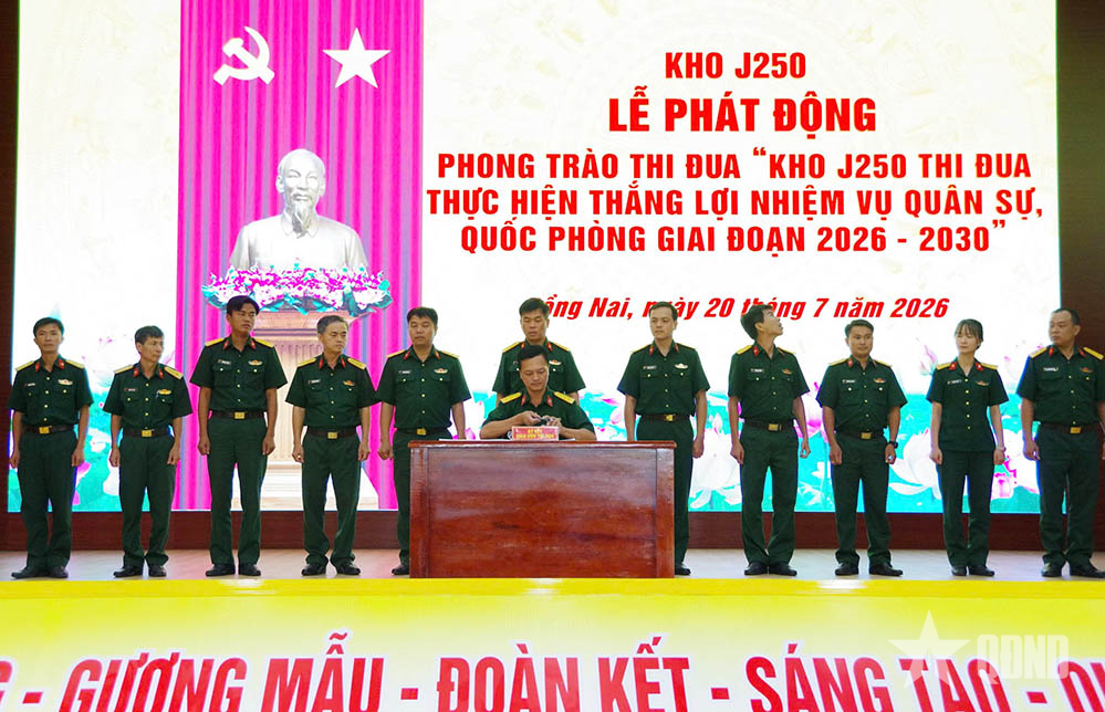 Kho J250 đoàn kết, đồng lòng, xây dựng đơn vị an toàn, vững mạnh