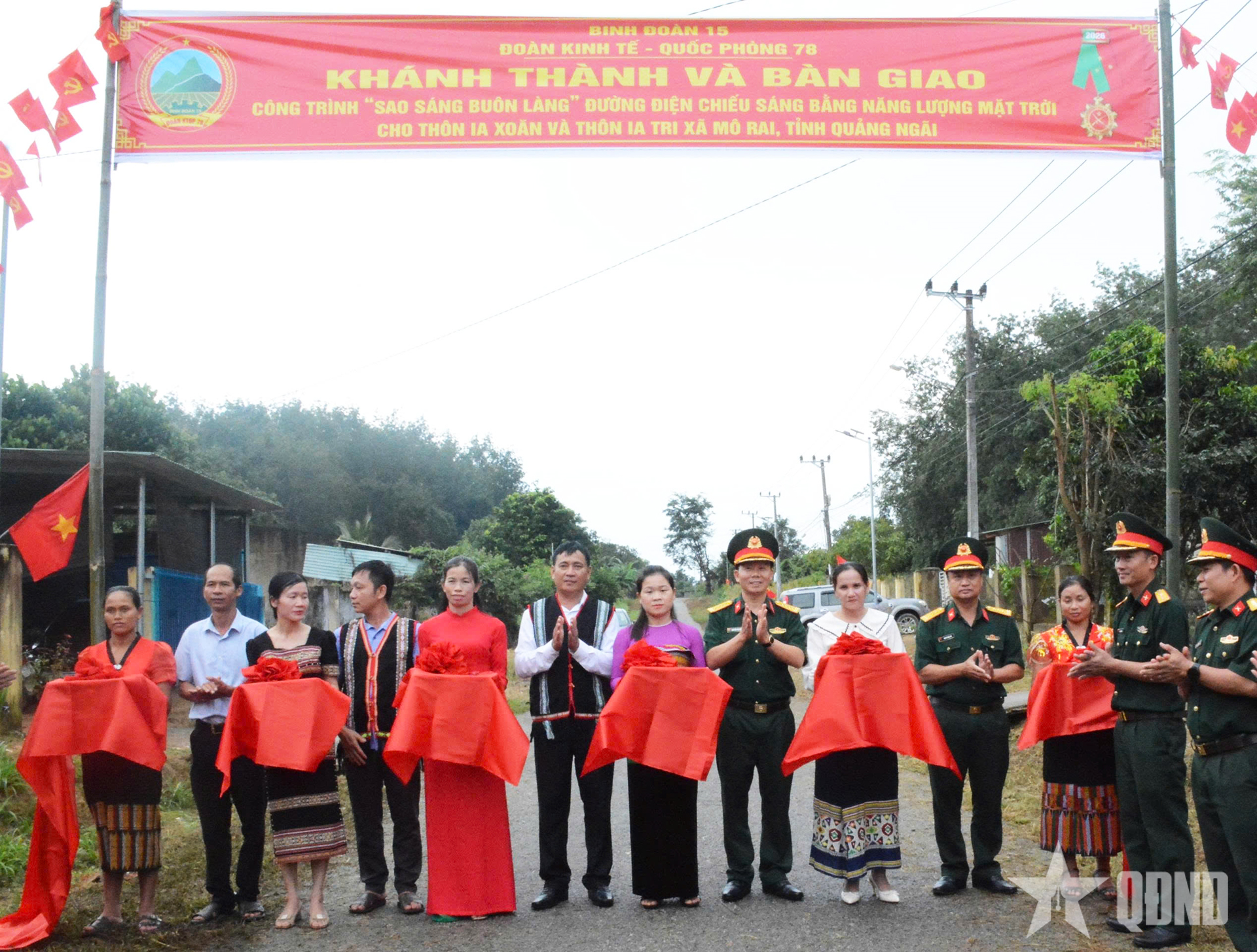 Đoàn Kinh tế - Quốc phòng 78 (Binh đoàn 15): Bàn giao 8 “Nhà đồng đội” và 4km đường điện chiếu sáng