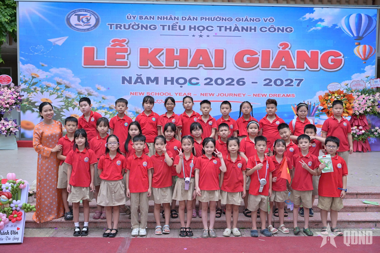 Học sinh Thủ đô Hà Nội háo hức trong ngày khai giảng năm học mới

