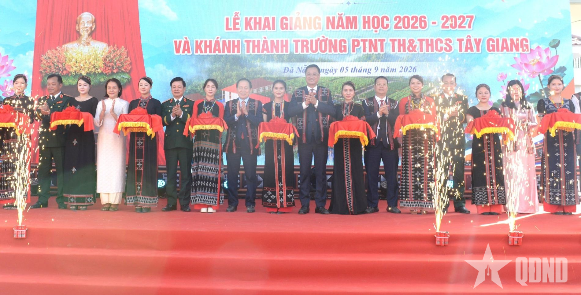 Phó thủ tướng Lê Tiến Châu dự Lễ khai giảng tại Trường Phổ thông nội trú Tiểu học và Trung học cơ sở Tây Giang