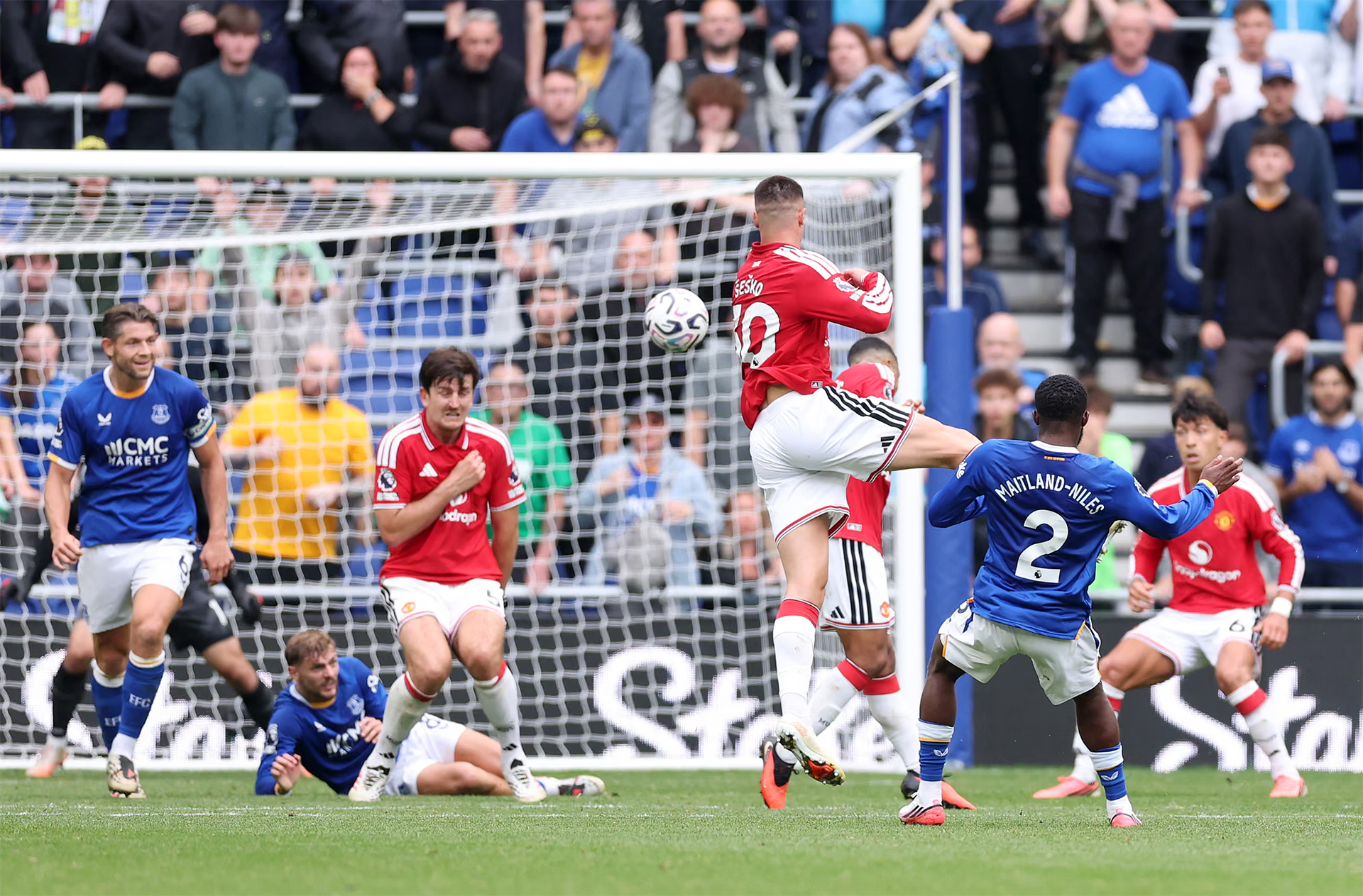 Kết quả Ngoại hạng Anh: MU đánh rơi chiến thắng trước Everton

