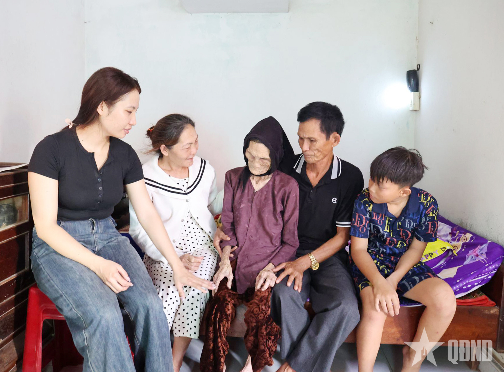 Khoảng lặng thiêng liêng bên đời mẹ Lê Thị Dốc