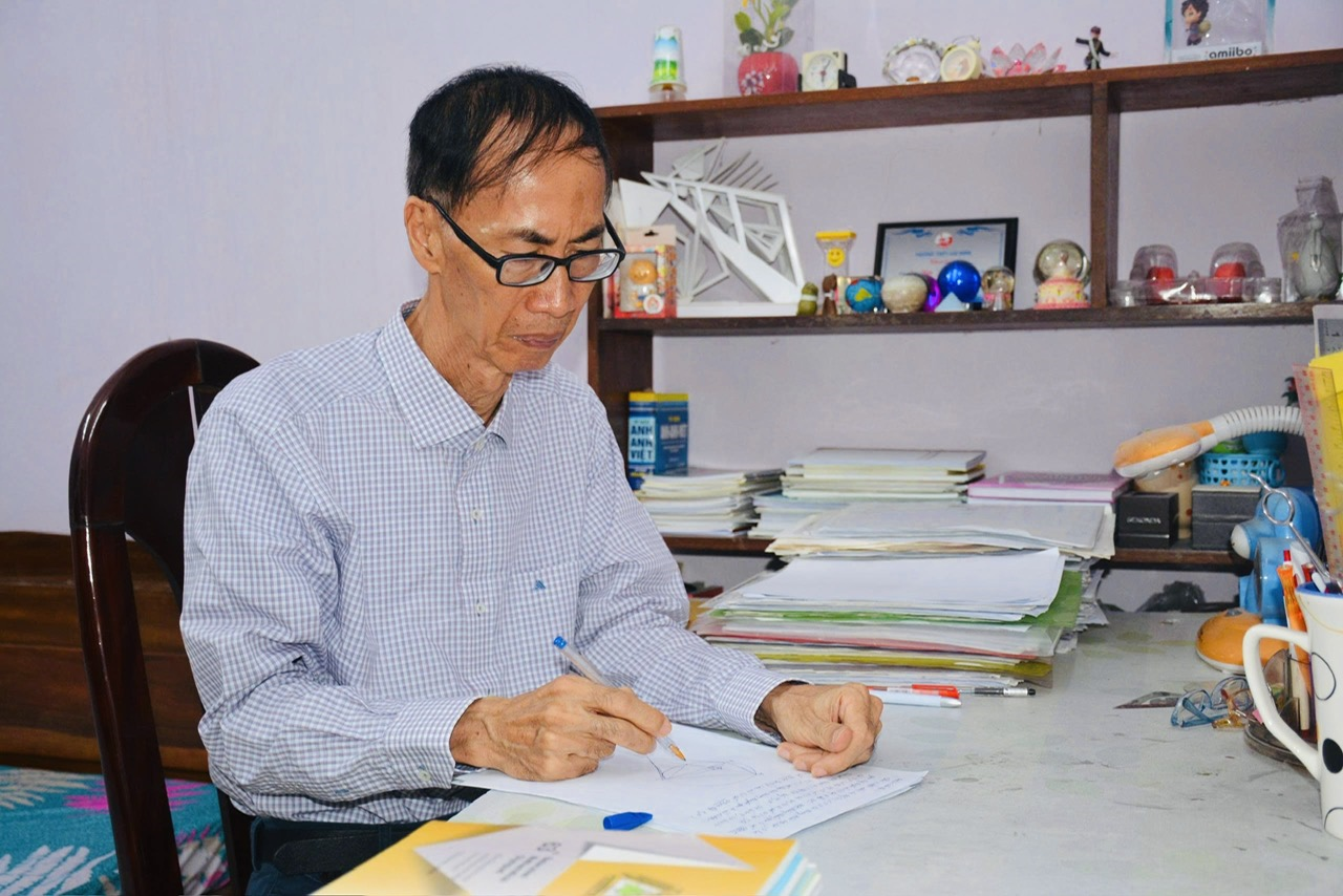 Người thầy phía sau ánh hào quang toán học Việt Nam
