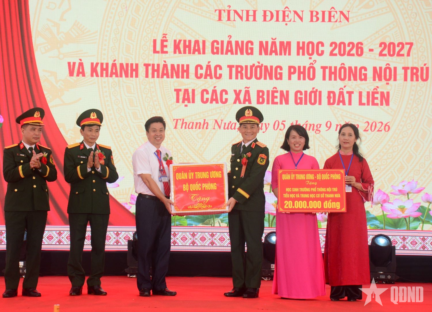 Nét mới, nét đẹp văn hóa ngày tựu trường