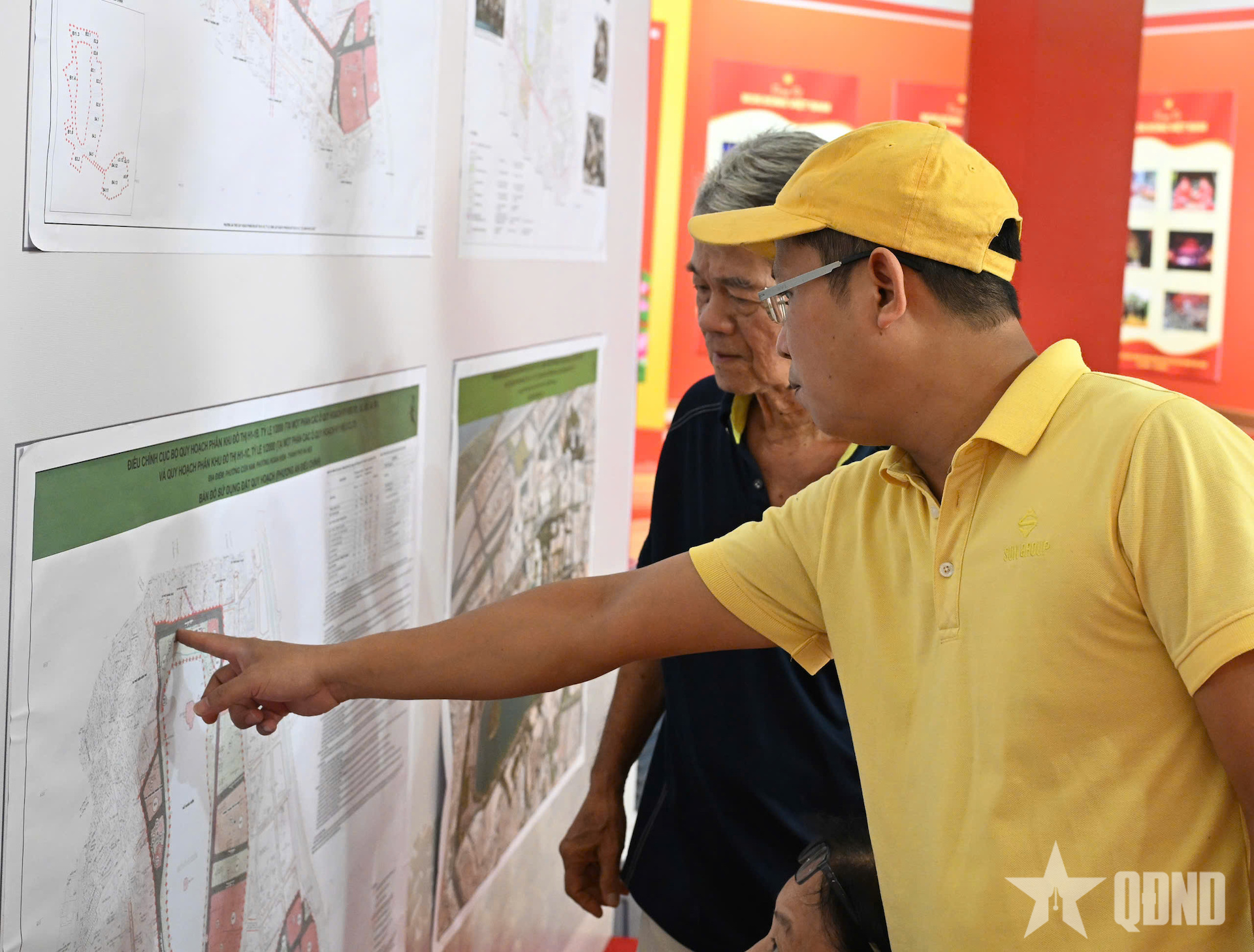 Hà Nội: Người dân tham quan, góp ý về điều chỉnh quy hoạch đô thị sông Hồng và khu vực Hồ Gươm