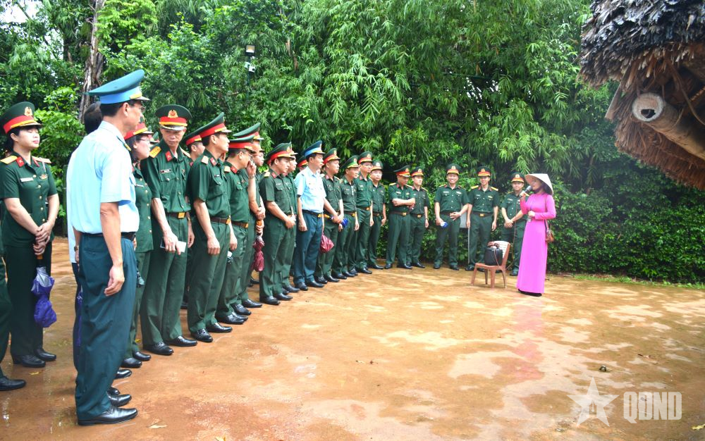 Lớp tập huấn nghiệp vụ Báo cáo viên toàn quân dâng hương tưởng niệm Chủ tịch Hồ Chí Minh