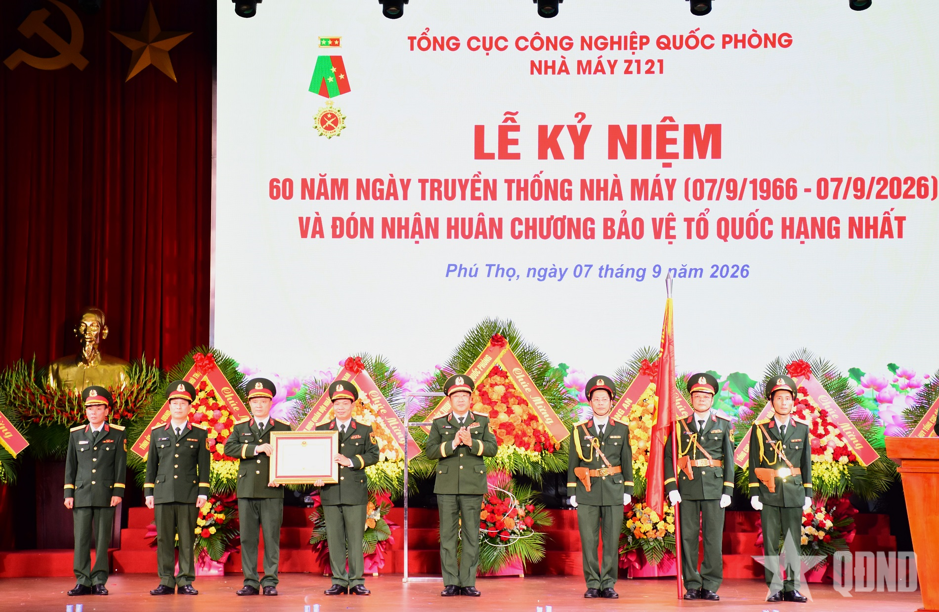 Nhà máy Z121 (Tổng cục Công nghiệp Quốc phòng) đón nhận Huân chương Bảo vệ Tổ quốc hạng Nhất