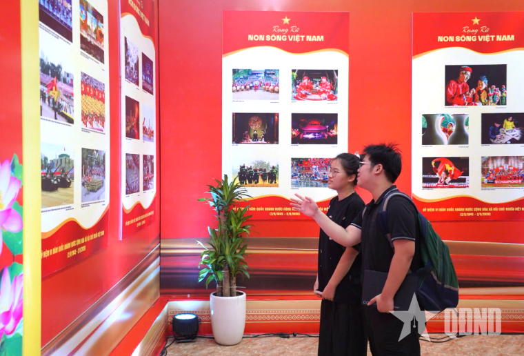 Tái hiện lịch sử qua Triển lãm "Rạng rỡ non sông Việt Nam"