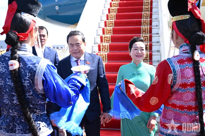 Chủ tịch Quốc hội Trần Thanh Mẫn và phu nhân bắt đầu thăm chính thức Mông Cổ