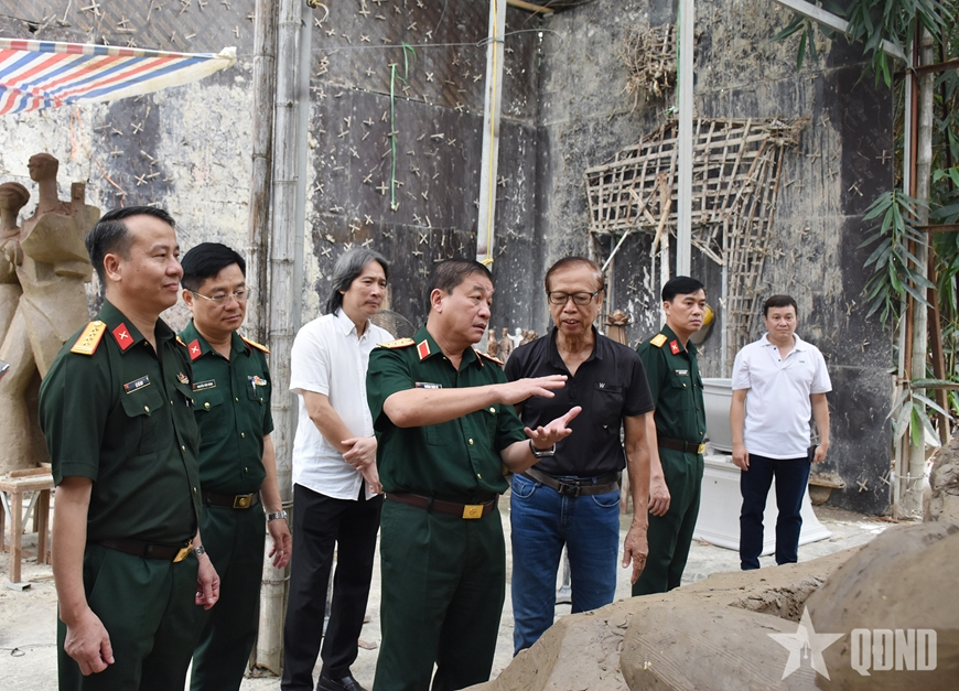 Thượng tướng Trương Thiên Tô chủ trì họp Hội đồng lựa chọn tác phẩm nghệ thuật điêu khắc duyệt đợt 2


