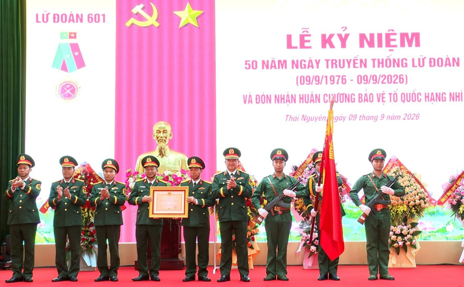 Lữ đoàn Thông tin 601 đón nhận Huân chương Bảo vệ Tổ quốc hạng Nhì
