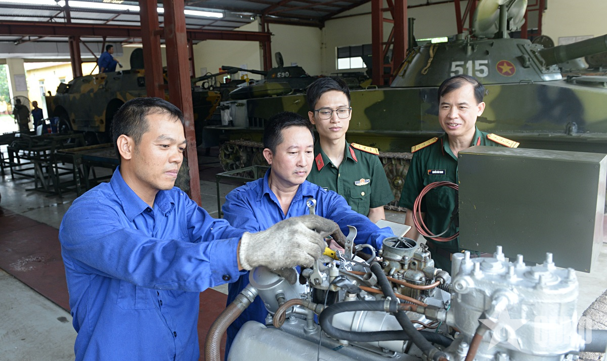 Tự chủ sửa chữa khí tài