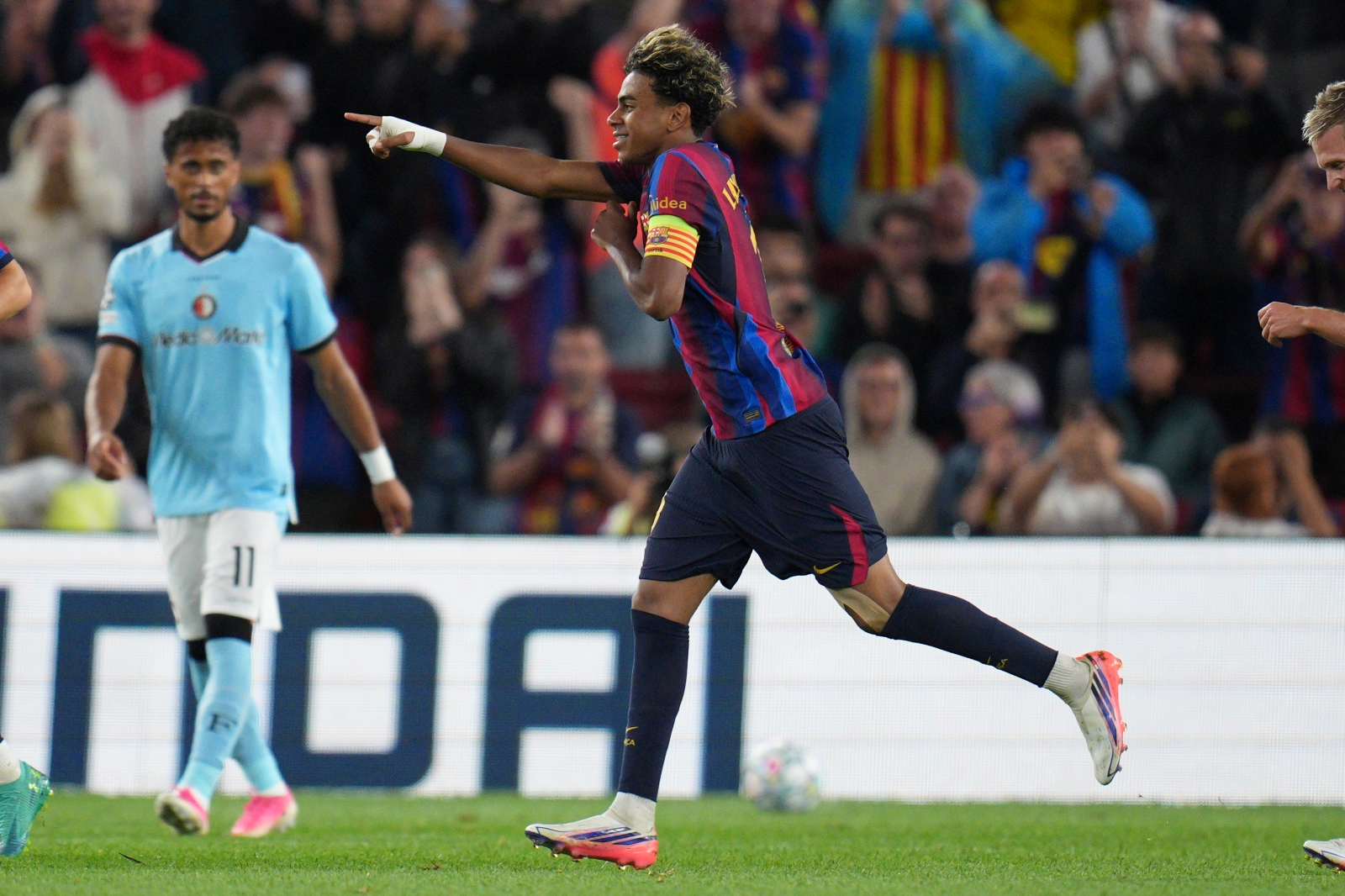 Tin thể thao (10-9): PSG, Barcelona thắng lớn